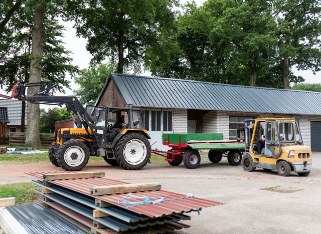 Bagger mit Anhaenger